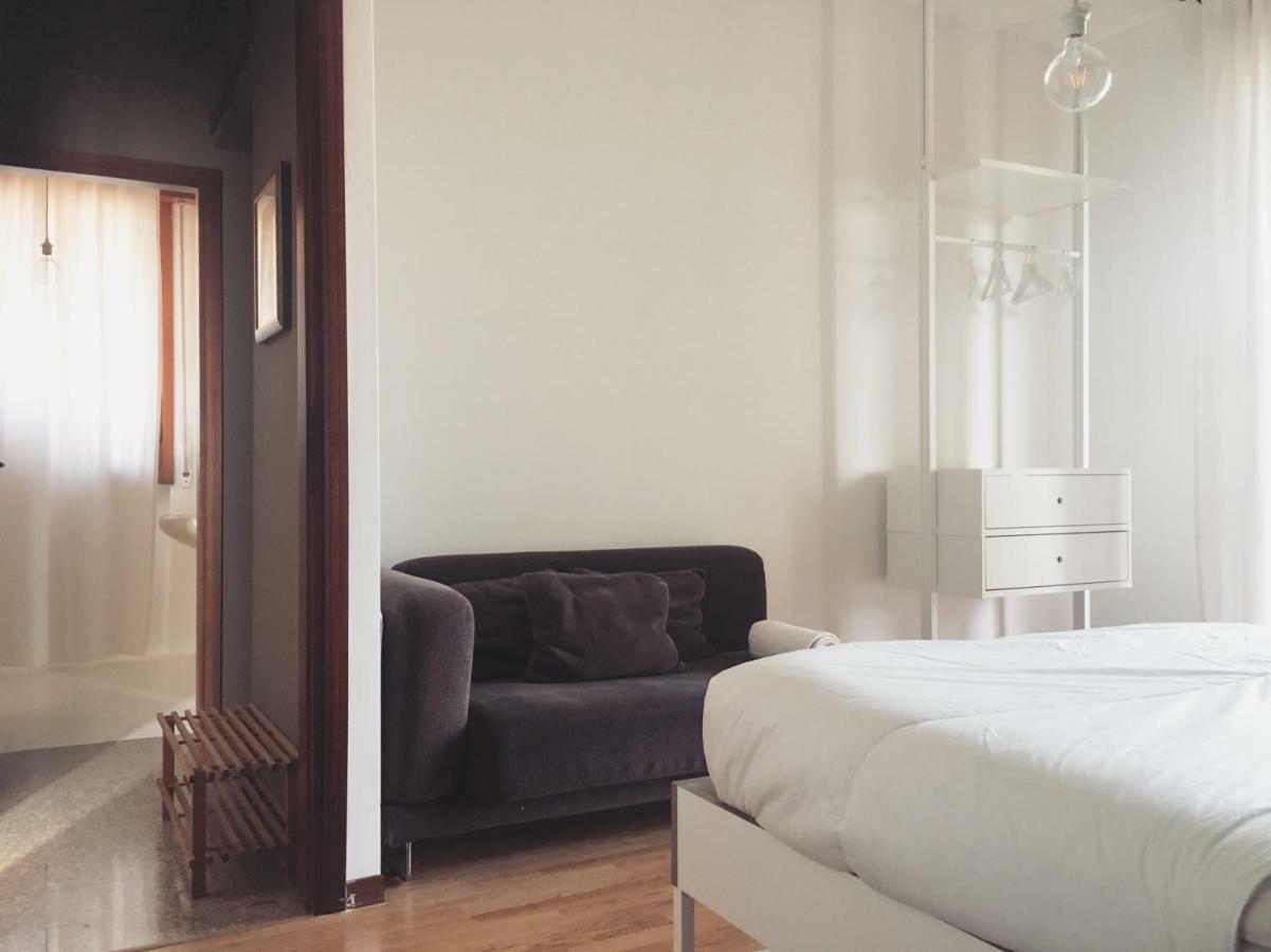 Sunny Family Apartment In Villa - Humanitas Forum Ieo Pieve Emanuele Exteriör bild