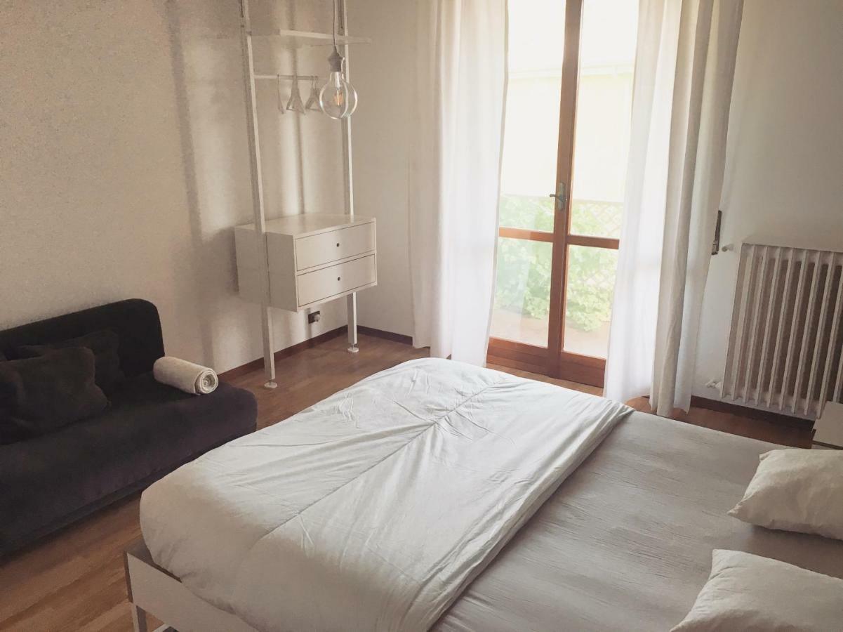Sunny Family Apartment In Villa - Humanitas Forum Ieo Pieve Emanuele Exteriör bild